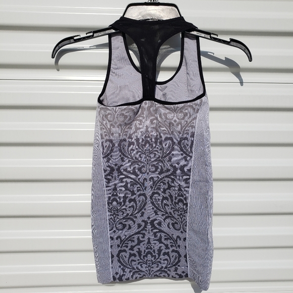 Climawear seamless racerback tank w built in bra - Picture 3 of 4